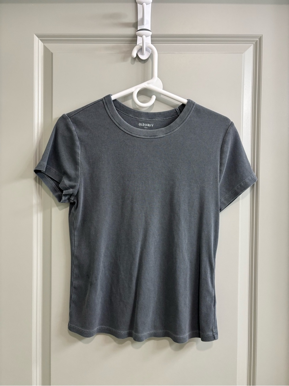 Old Navy Short Sleeve Crew Neck Tee in Charcoal